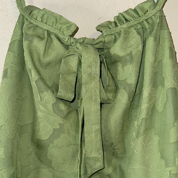 Green‎ Francesca’s Sleeveless Ruffle Top - Picture 5 of 5